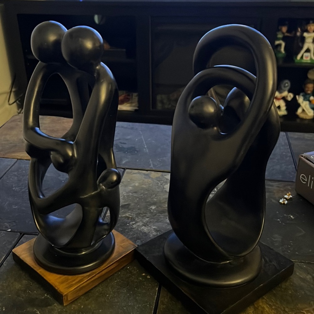 soapstone sculpture personifies the unity of family.